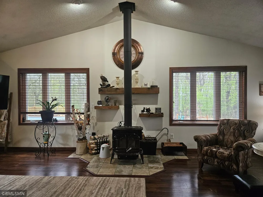 9722 302nd Avenue NW Princeton, MN 55371