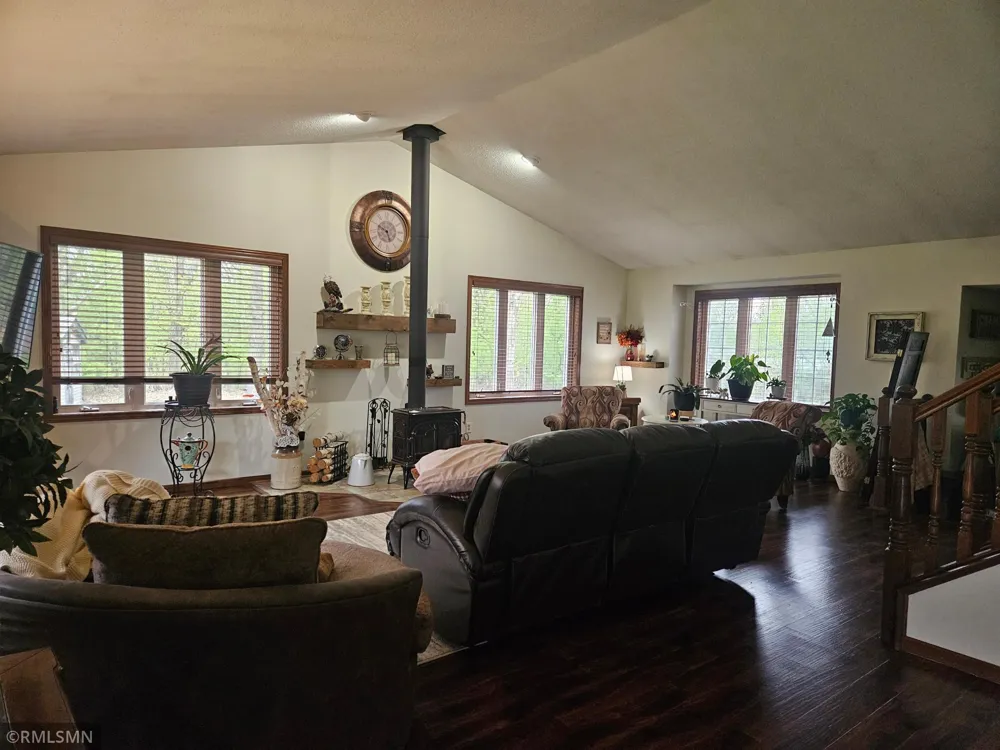 9722 302nd Avenue NW Princeton, MN 55371