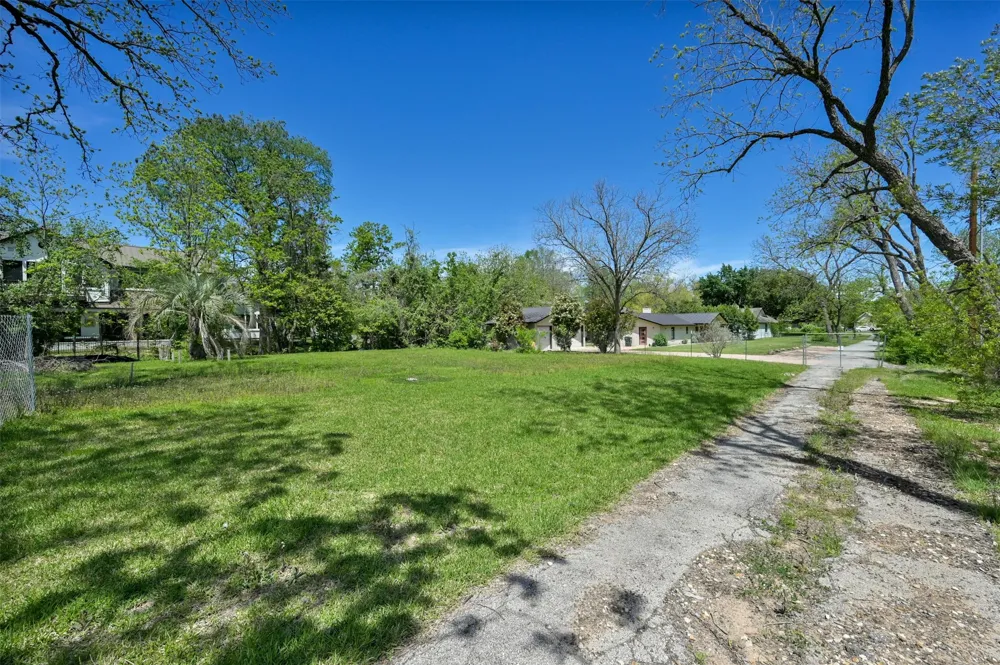 1717 Channel Road Austin, TX 78746