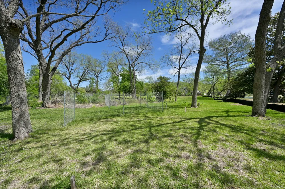 1717 Channel Road Austin, TX 78746