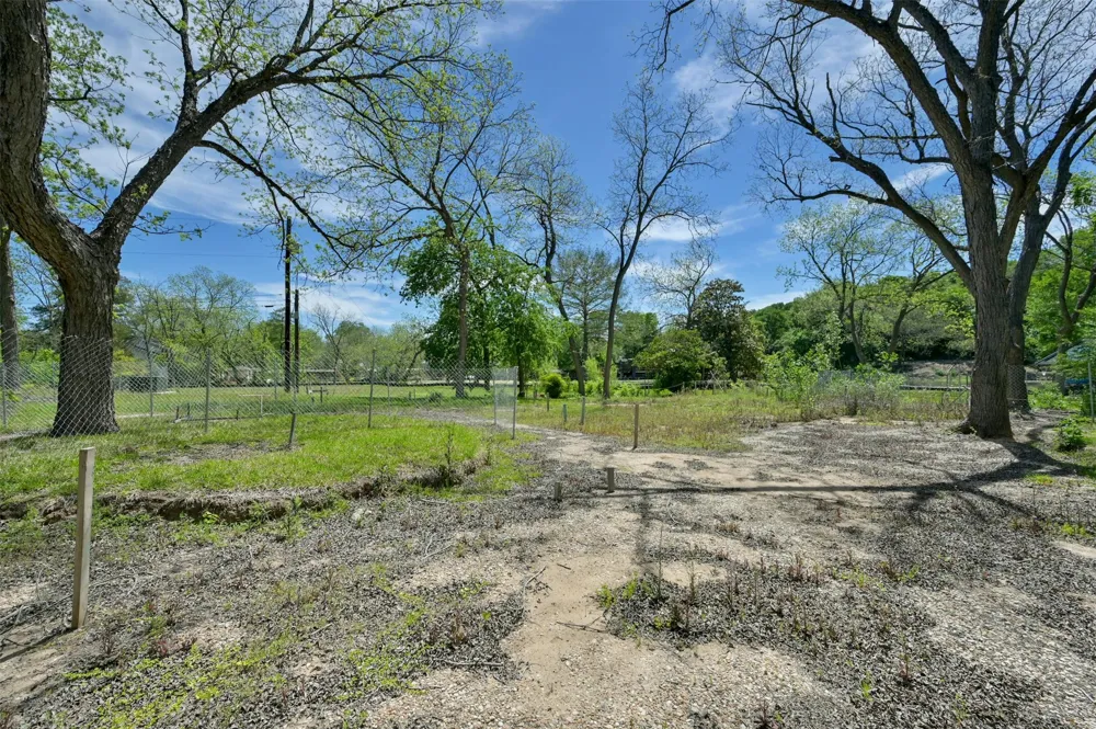 1717 Channel Road Austin, TX 78746