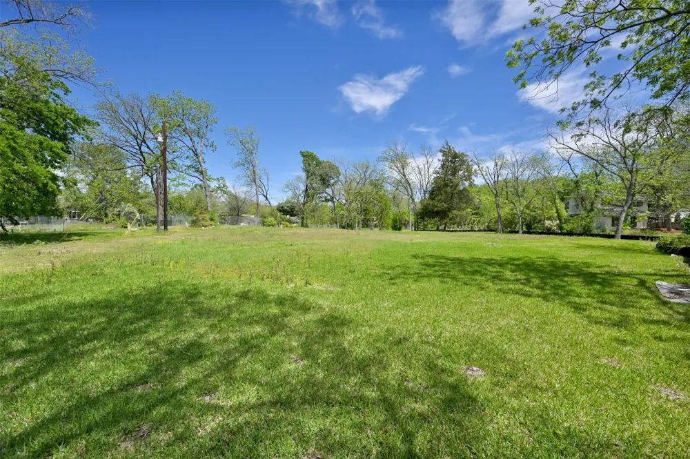 1717 Channel Road Austin, TX 78746