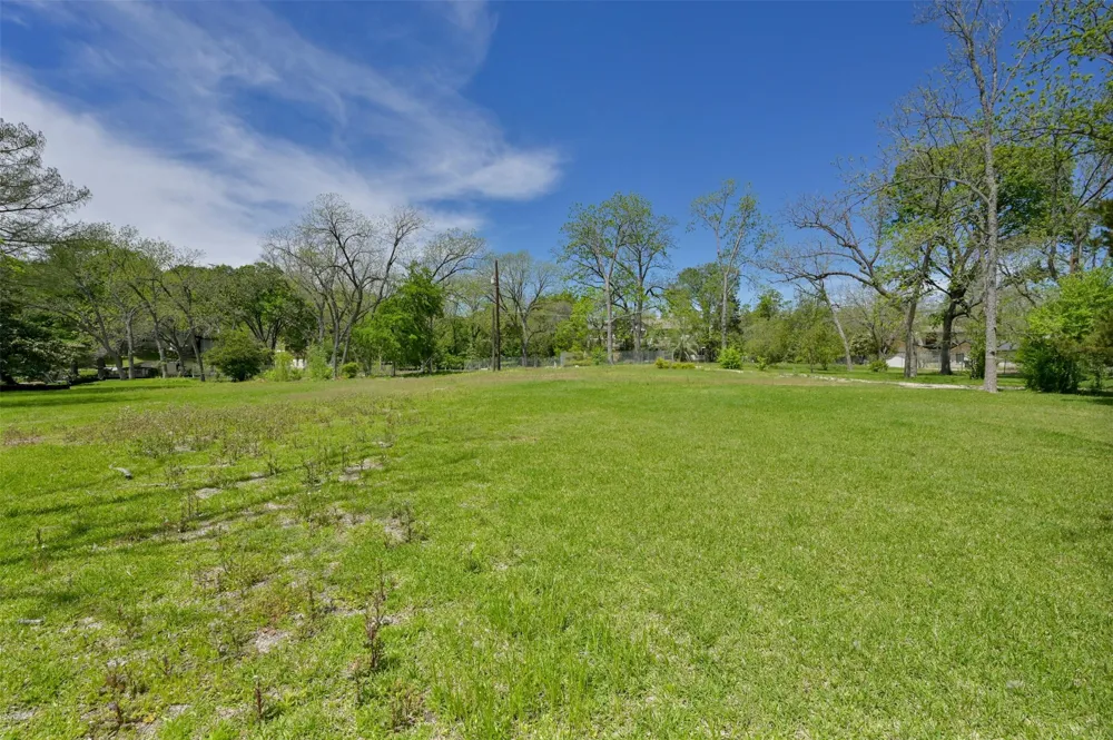 1717 Channel Road Austin, TX 78746