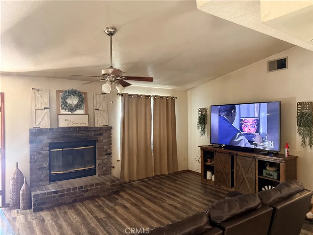 851 Crenshaw Visalia, CA 93291