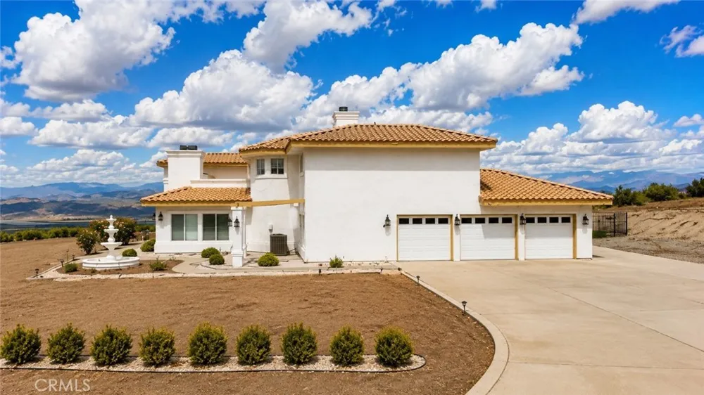 31900 Via Del Senor Homeland, CA 92548