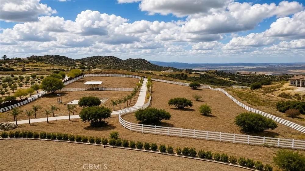 31900 Via Del Senor Homeland, CA 92548