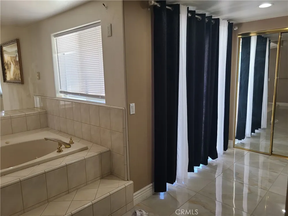 31900 Via Del Senor Homeland, CA 92548