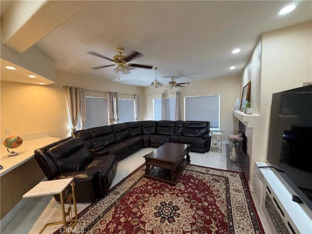 31900 Via Del Senor Homeland, CA 92548