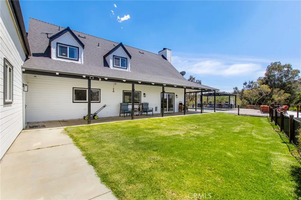 42525 Calle Capistrano Temecula, CA 92590