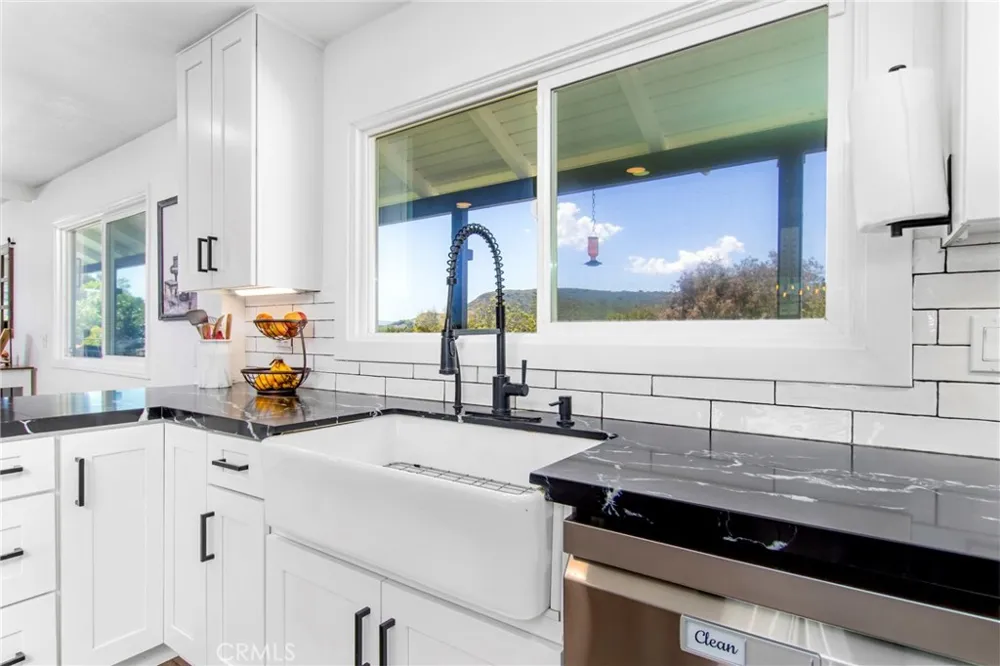 42525 Calle Capistrano Temecula, CA 92590