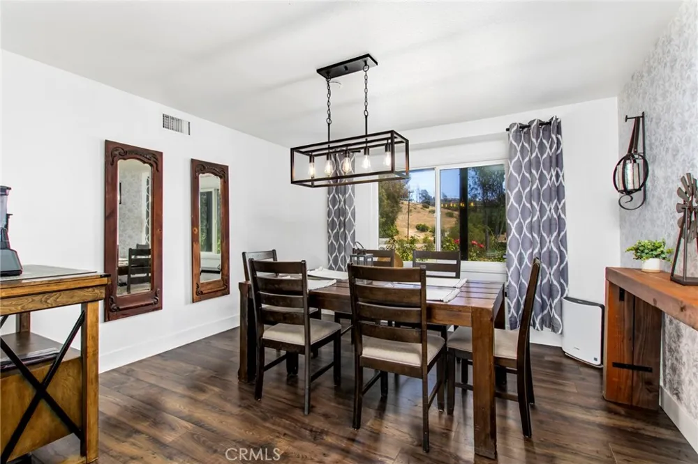 42525 Calle Capistrano Temecula, CA 92590