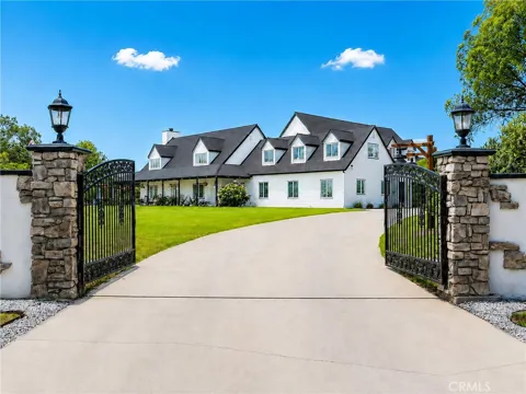 42525 Calle Capistrano