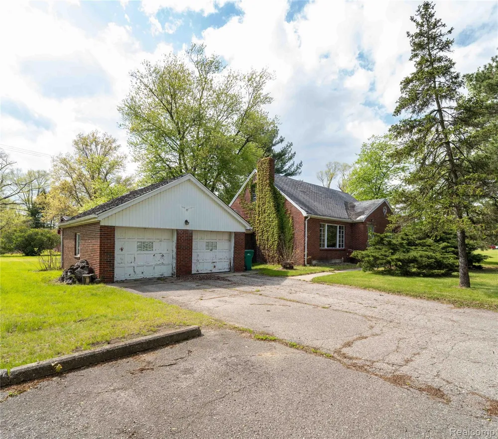 9282 Wayne Road Romulus City, MI 48174