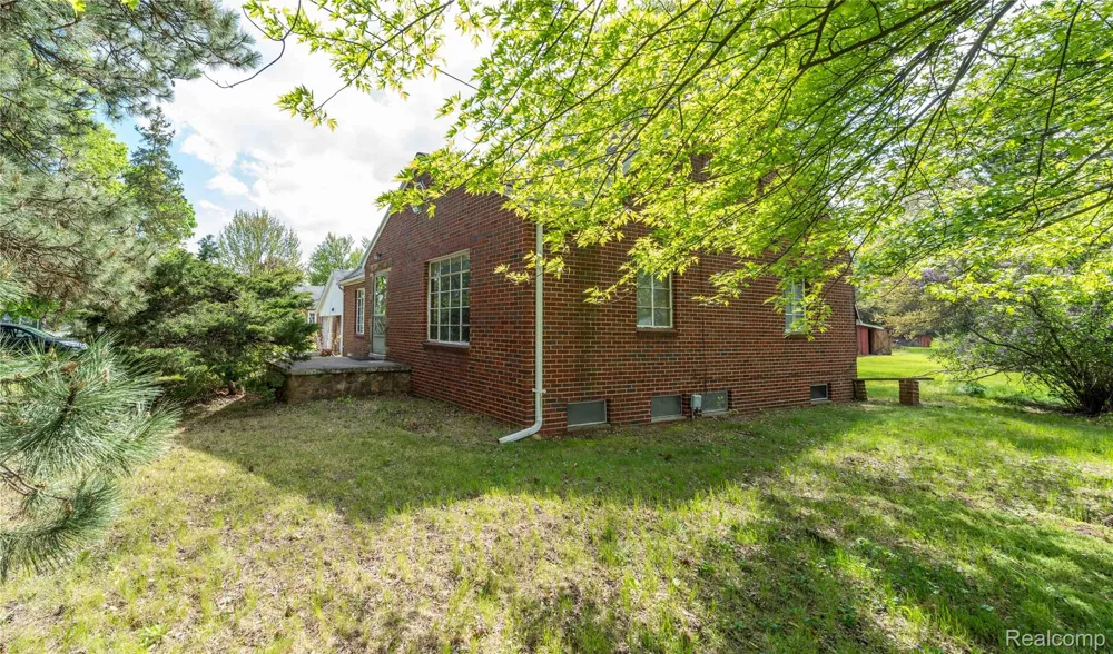 9282 Wayne Road Romulus City, MI 48174