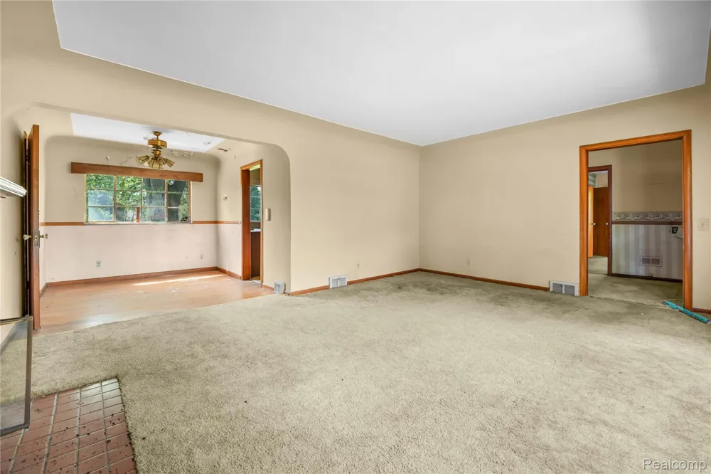 9282 Wayne Road Romulus City, MI 48174