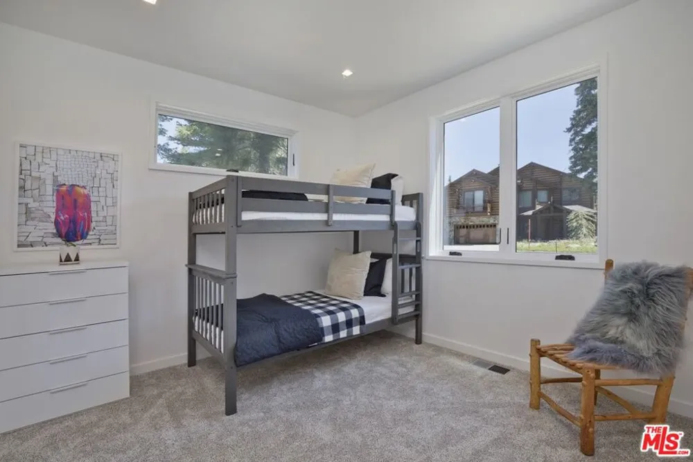 380 Pine Street Mammoth Lakes, CA 93546