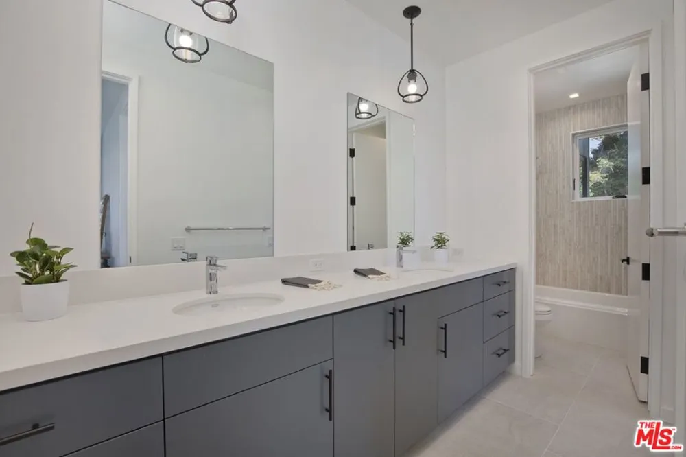 380 Pine Street Mammoth Lakes, CA 93546