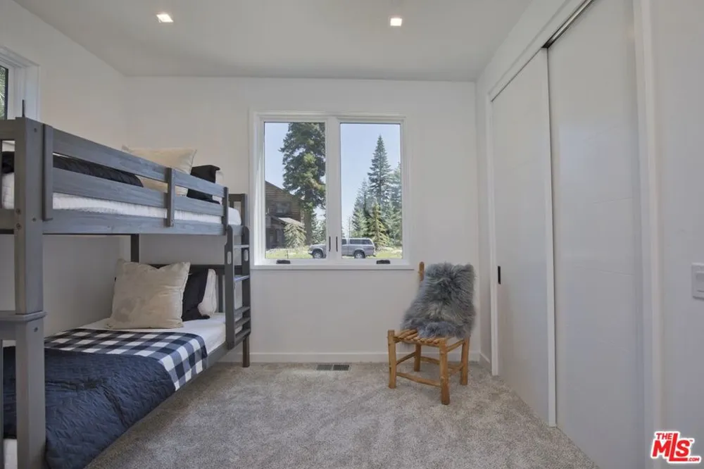 380 Pine Street Mammoth Lakes, CA 93546