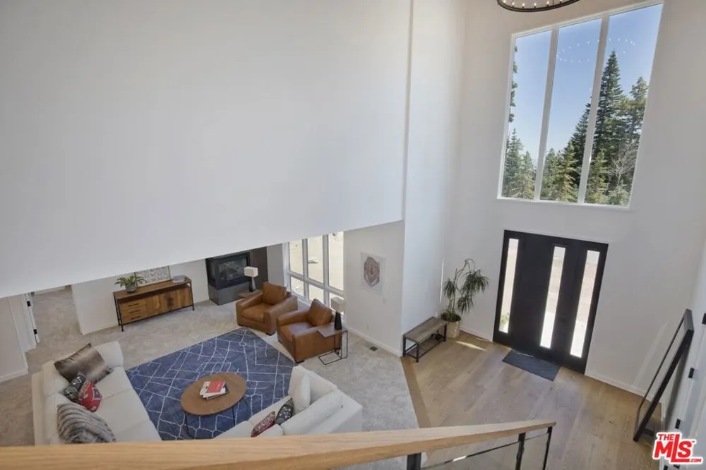 380 Pine Street Mammoth Lakes, CA 93546