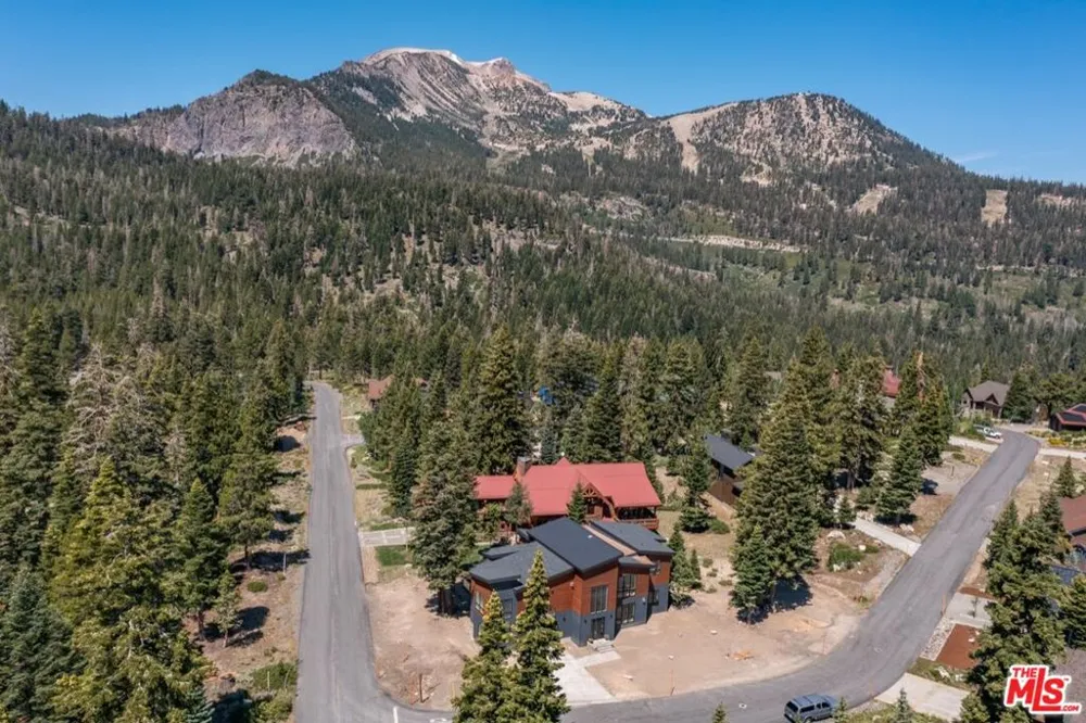 380 Pine Street Mammoth Lakes, CA 93546