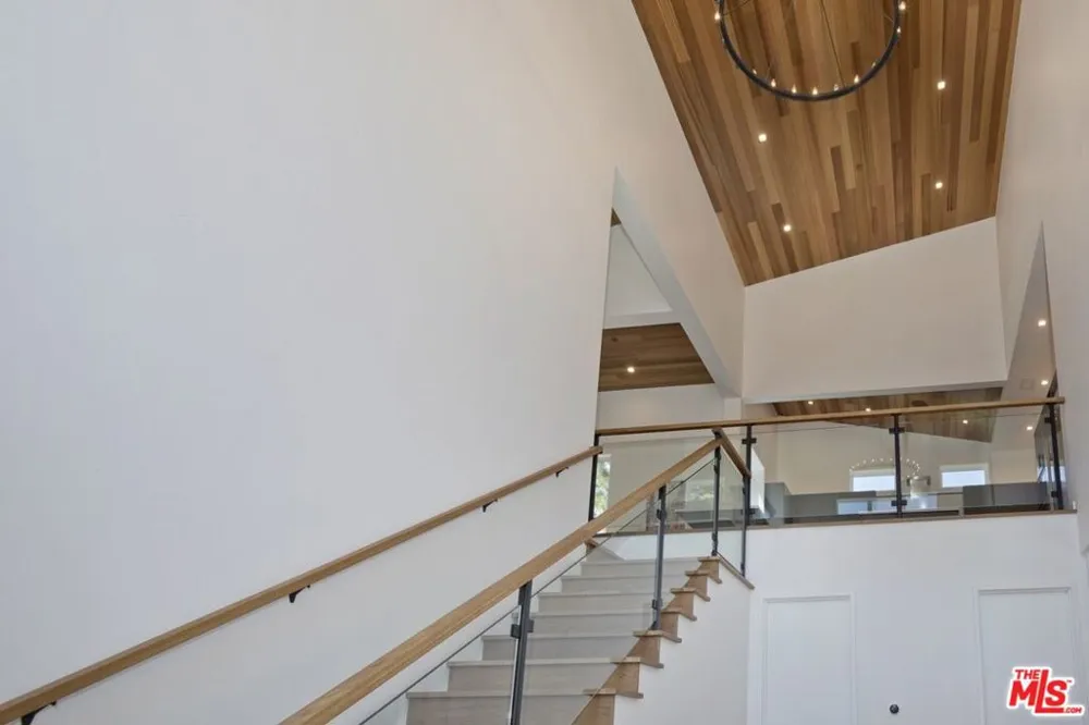 380 Pine Street Mammoth Lakes, CA 93546