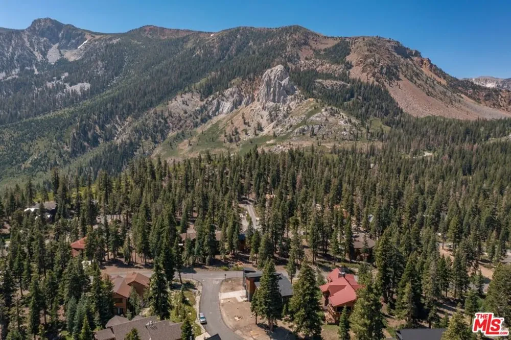 380 Pine Street Mammoth Lakes, CA 93546