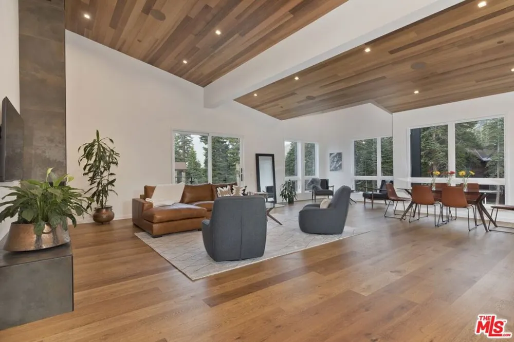 380 Pine Street Mammoth Lakes, CA 93546