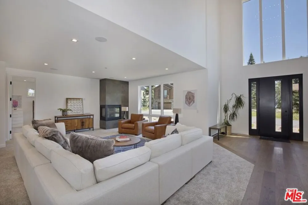 380 Pine Street Mammoth Lakes, CA 93546