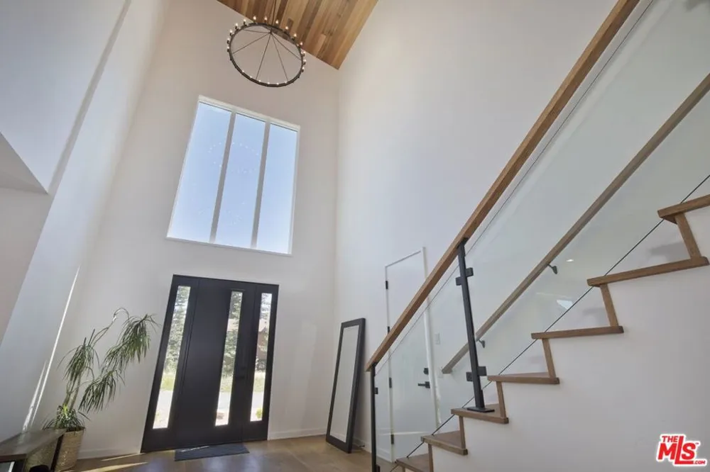 380 Pine Street Mammoth Lakes, CA 93546