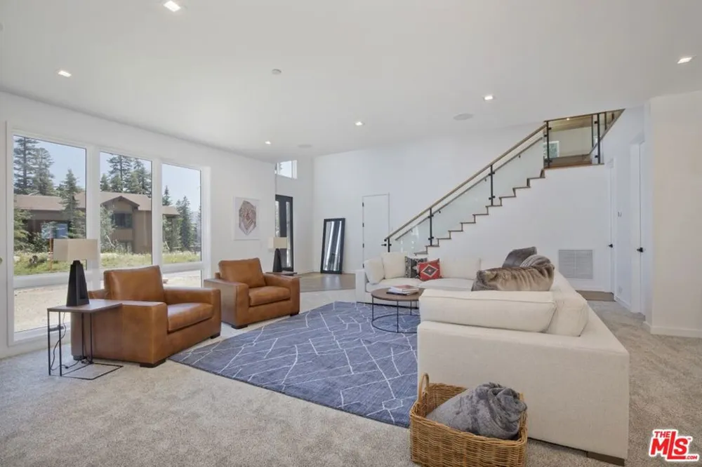 380 Pine Street Mammoth Lakes, CA 93546