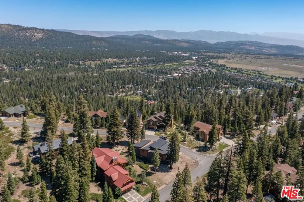 380 Pine Street Mammoth Lakes, CA 93546