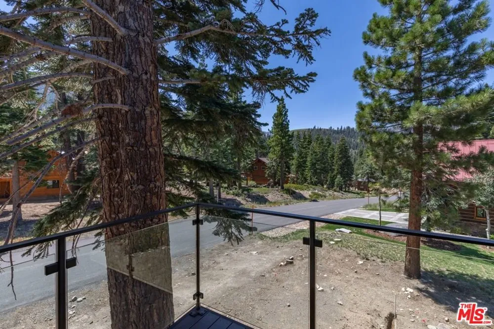 380 Pine Street Mammoth Lakes, CA 93546