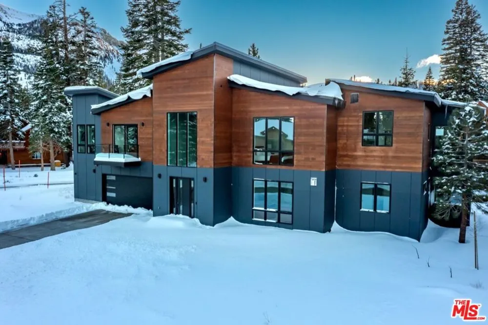 380 Pine Street Mammoth Lakes, CA 93546