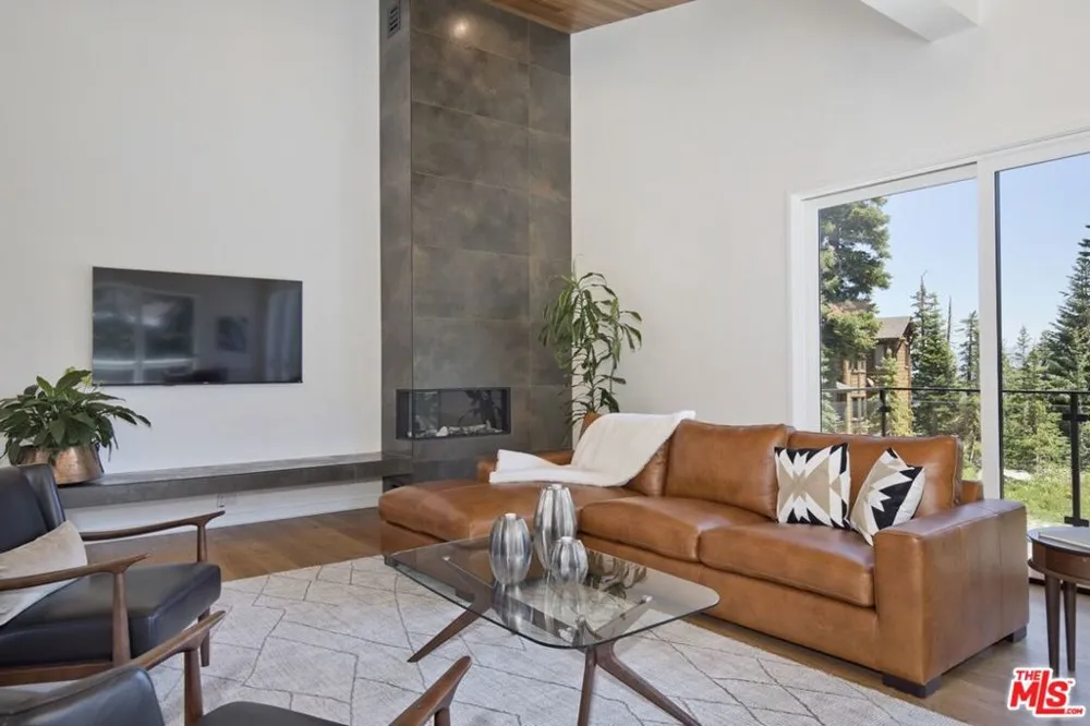 380 Pine Street Mammoth Lakes, CA 93546