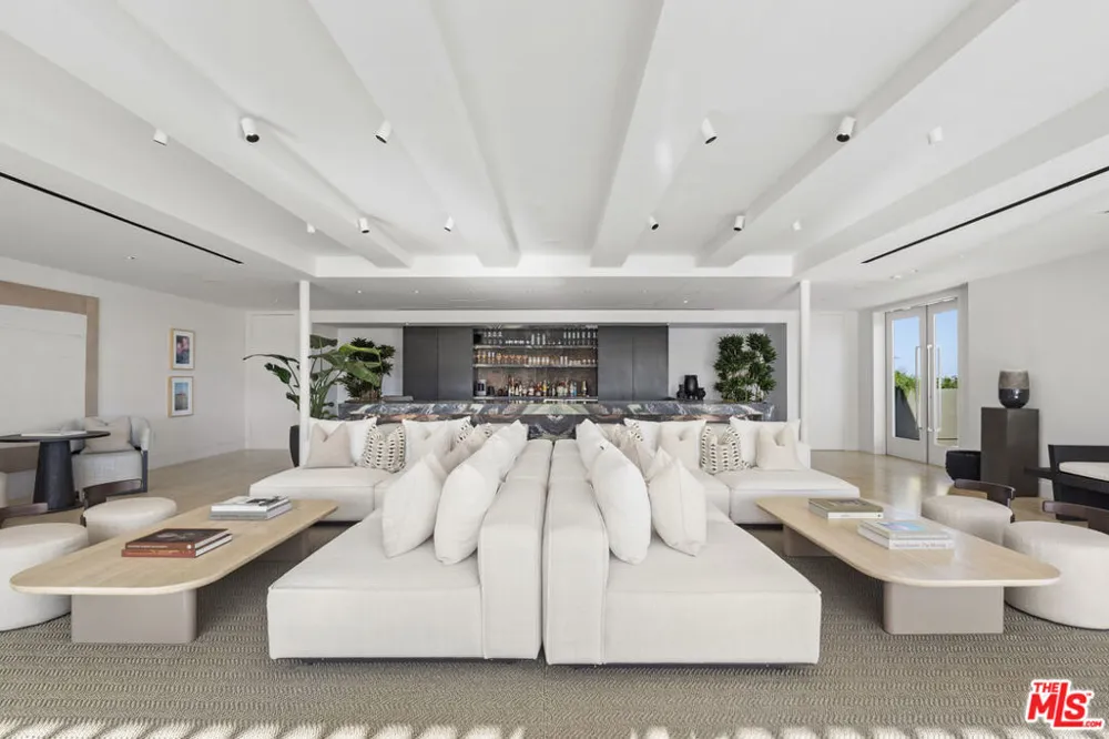 9200 Wilshire Boulevard #PH1E Beverly Hills, CA 90212