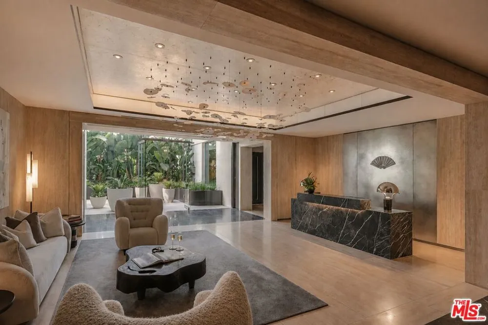 9200 Wilshire Boulevard #PH1E Beverly Hills, CA 90212