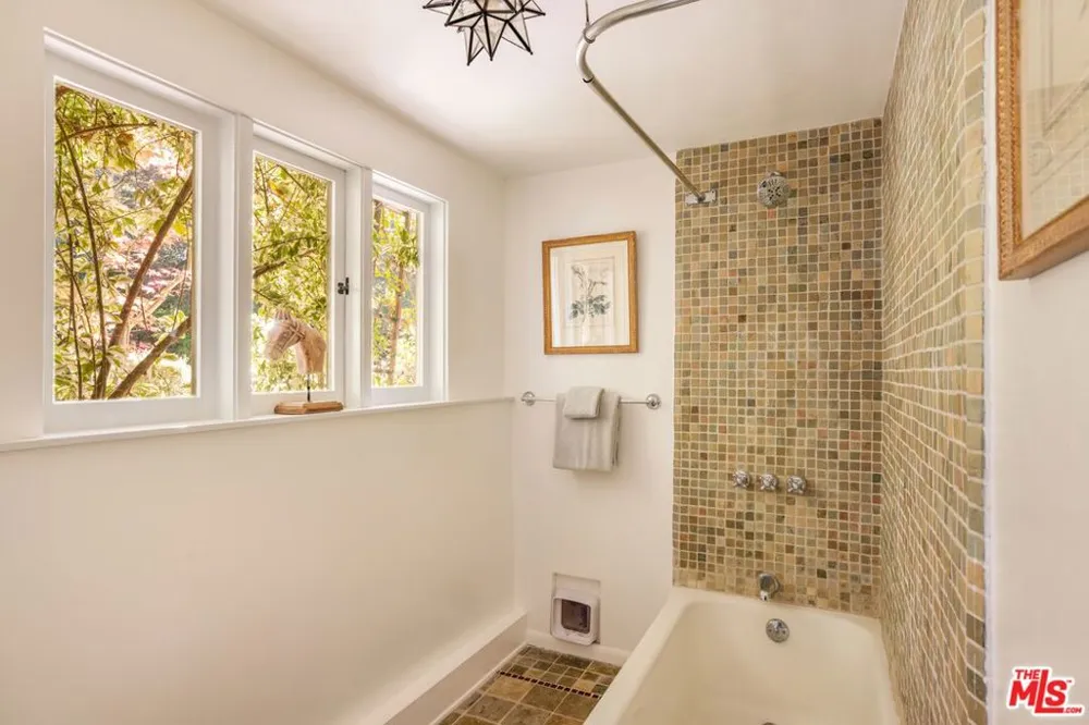 21714 Encina Road Topanga, CA 90290