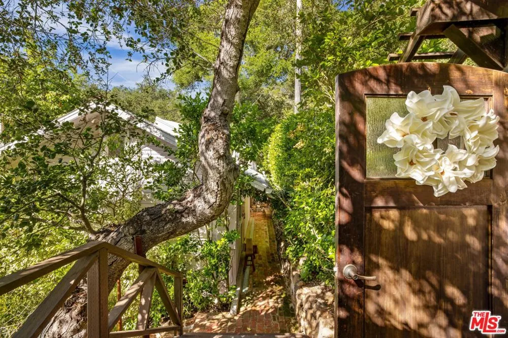 21714 Encina Road Topanga, CA 90290