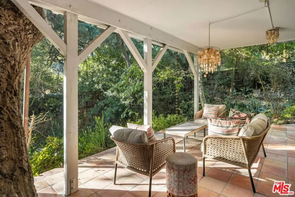 21714 Encina Road Topanga, CA 90290