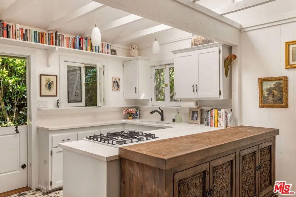 21714 Encina Road Topanga, CA 90290