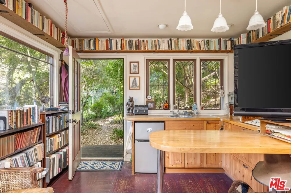 21714 Encina Road Topanga, CA 90290