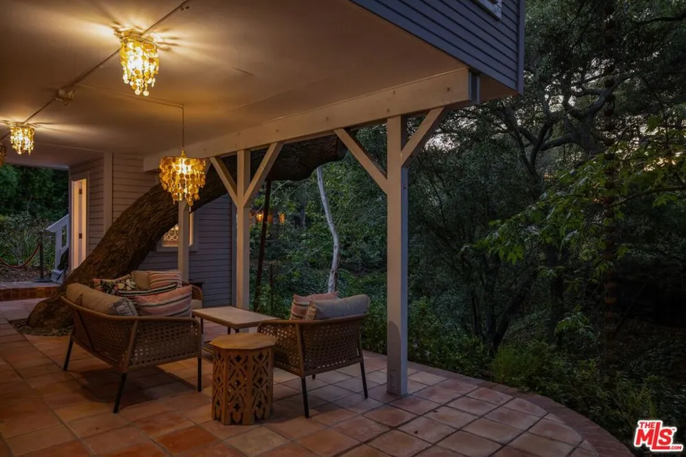 21714 Encina Road Topanga, CA 90290