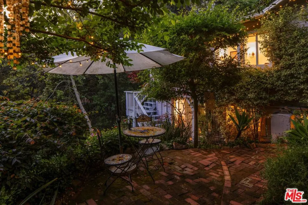 21714 Encina Road Topanga, CA 90290