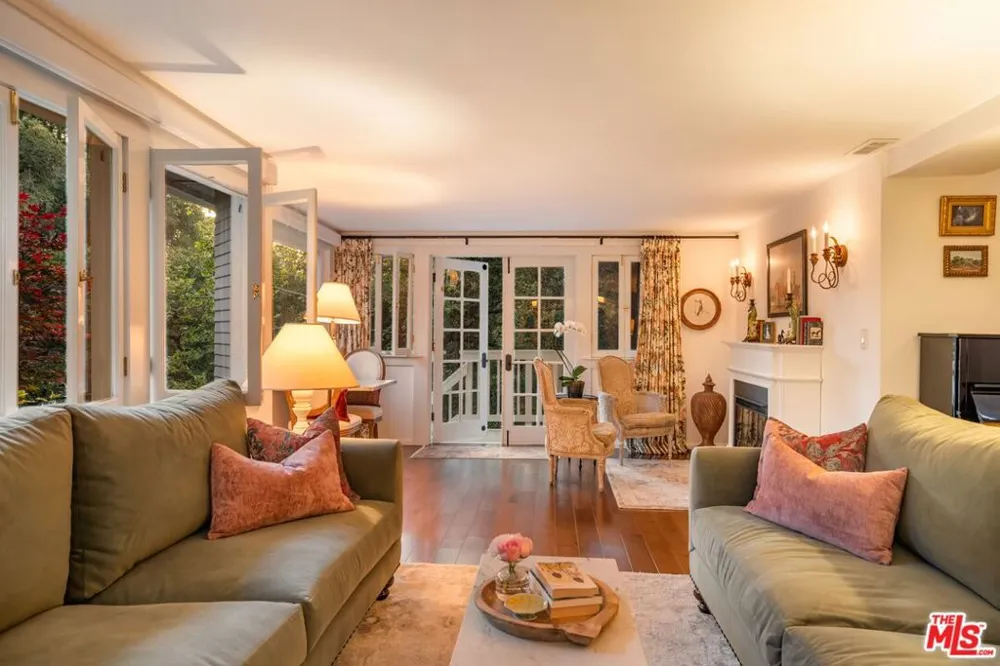 21714 Encina Road Topanga, CA 90290