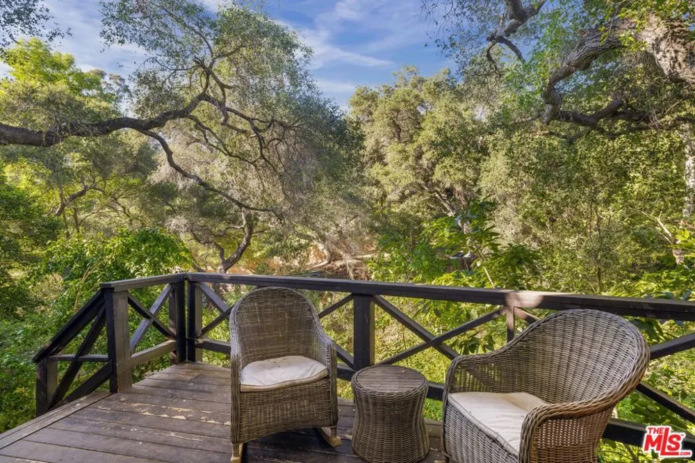 21714 Encina Road Topanga, CA 90290