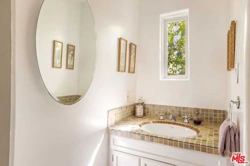 21714 Encina Road Topanga, CA 90290