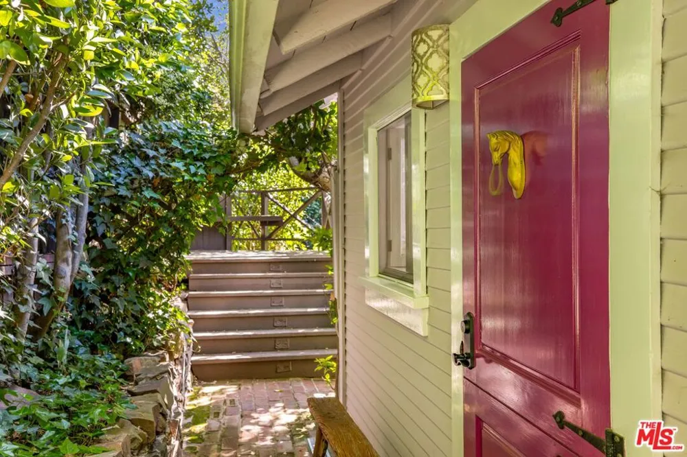 21714 Encina Road Topanga, CA 90290