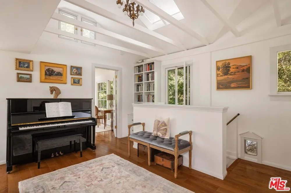 21714 Encina Road Topanga, CA 90290