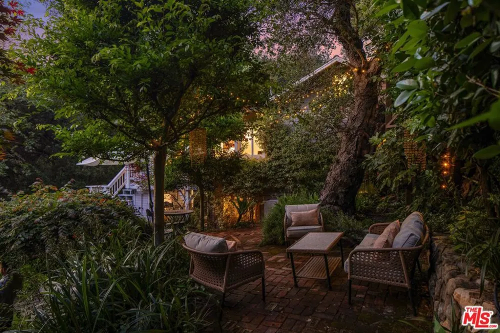 21714 Encina Road Topanga, CA 90290