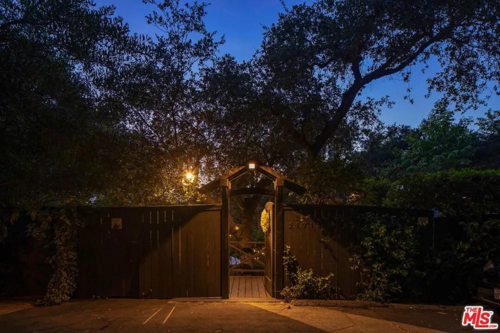 21714 Encina Road Topanga, CA 90290